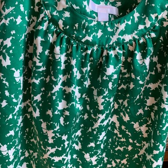 Banana Republic petite fully lined poly leaf blouse. Worn once - Picture 3 of 4